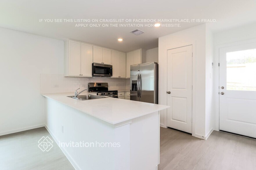 Building Photo - 15215 Abella Dr