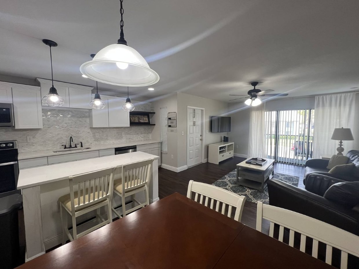 Building Photo - 1258 Pine Ridge Cir W