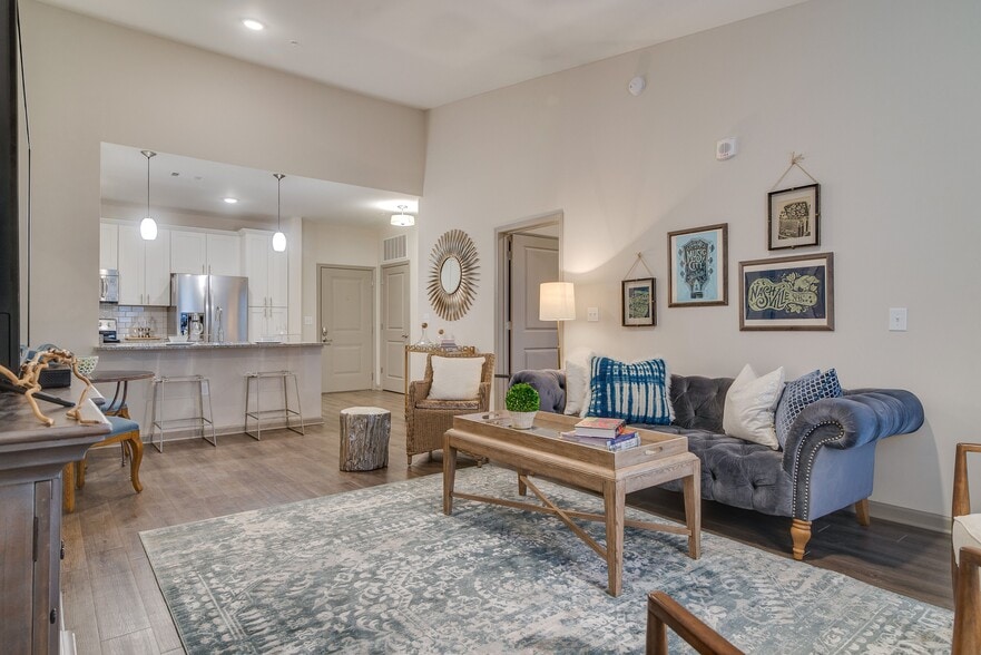 2BR, 2BA - 1046 SF - Avalon at Seven Springs