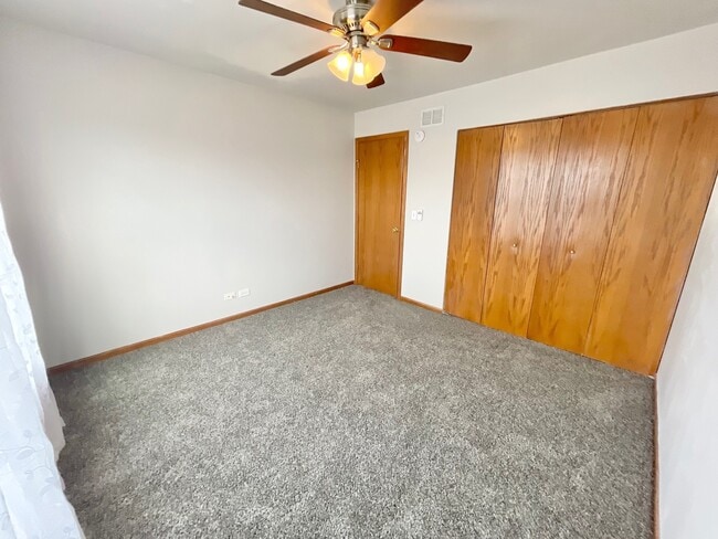 Building Photo - 1814 Van Dyke Ln