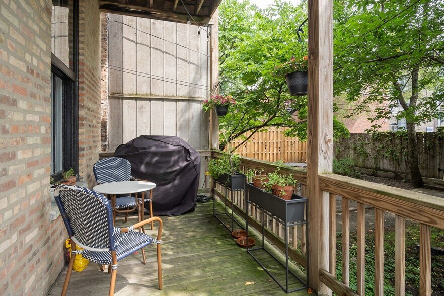 Deck - 2119 N Cleveland Ave