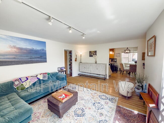 Building Photo - 2323 Bryan Ave