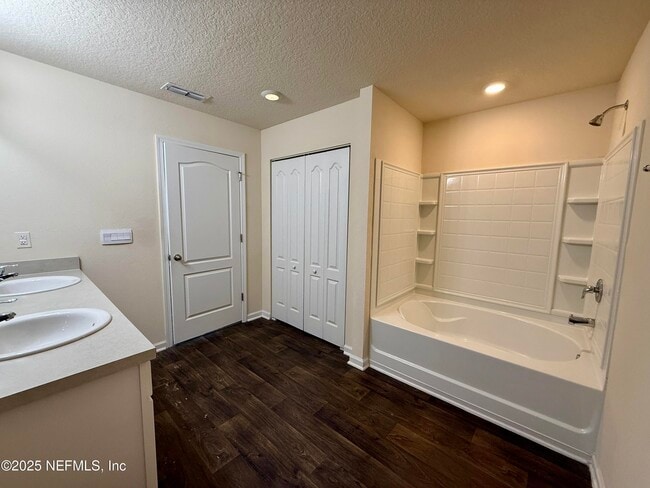 Building Photo - 3541 Lawton Pl