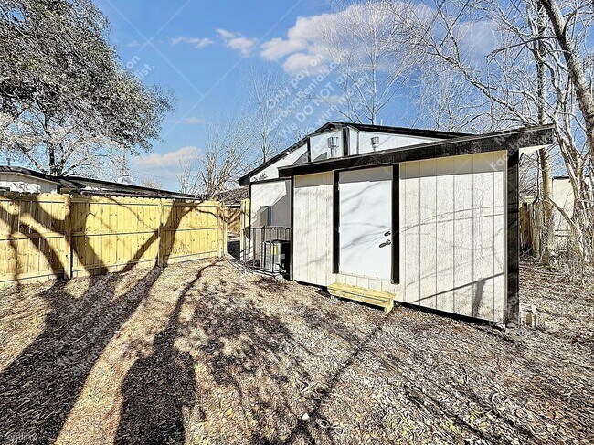 Building Photo - 1 br, 1 bath House - 6318 Sloan St B B