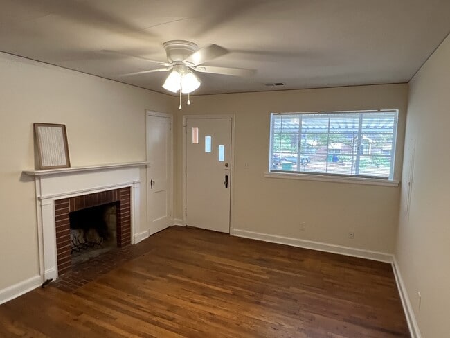 Building Photo - 166 Hart Ave