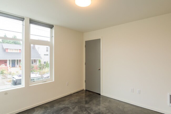 Building Photo - 3Bd/3.25Ba Seattle Home