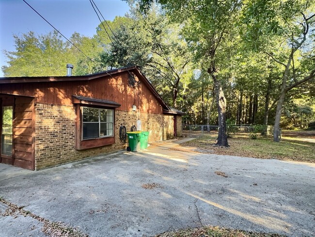 Building Photo - 9216 Pointe Aux Chenes Rd