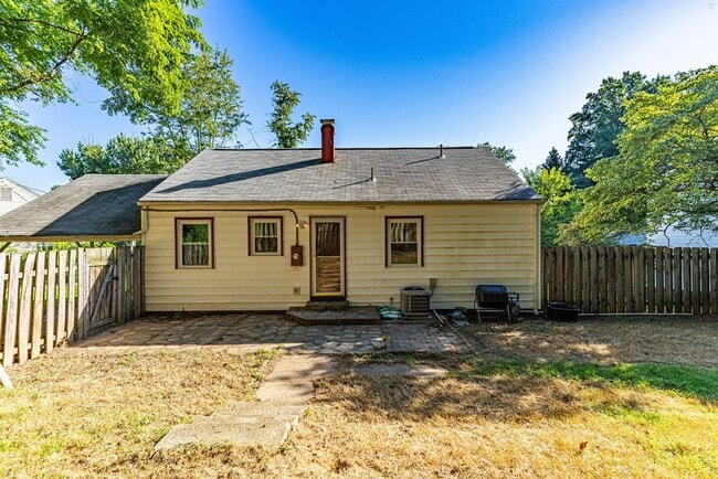 Building Photo - Location, Location, Location! Charming 3 b...