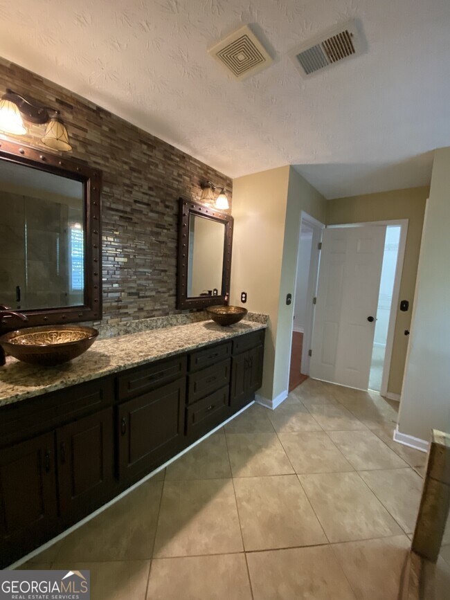 Building Photo - 705 Morgans Ridge Dr