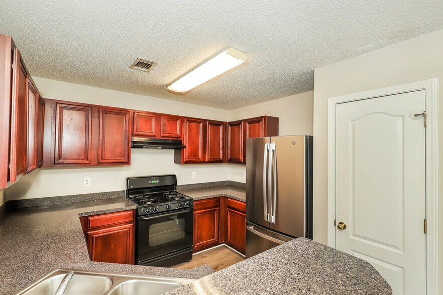 Building Photo - 1906 Dalton Way