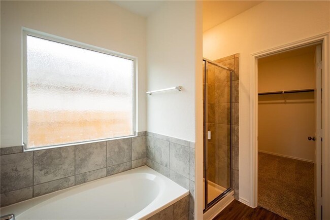 Building Photo - 220 Longbridge Dr