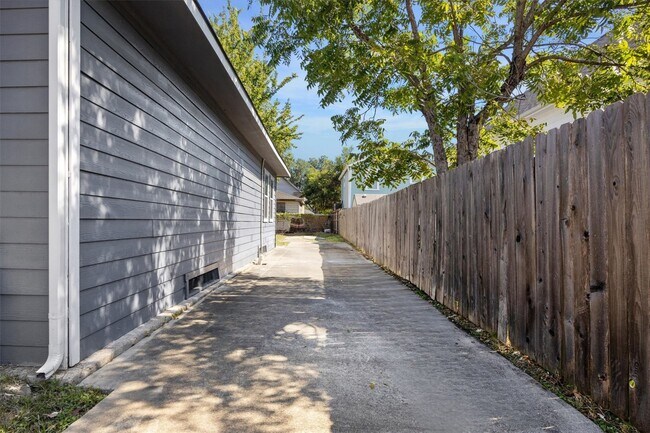 Building Photo - 2108 Freeman St
