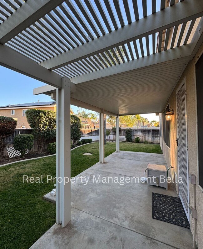 Building Photo - Charming 3-Bedroom Home with Open Floor Plan and Covered Patio