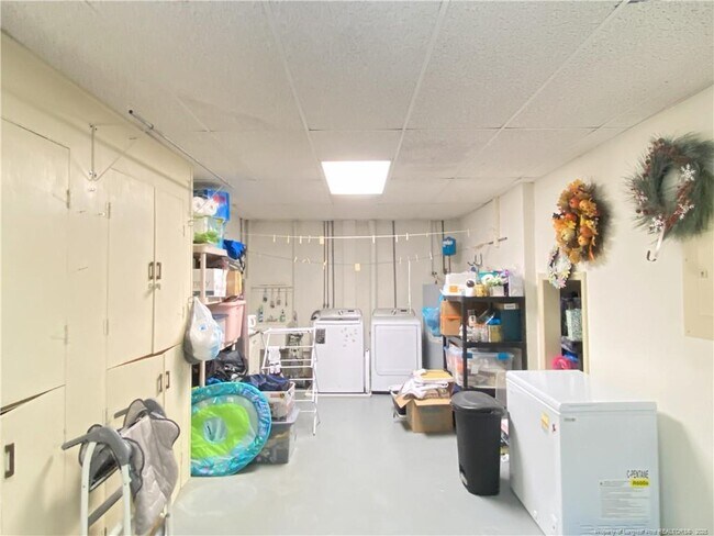 Building Photo - 3299 Liverpool Dr