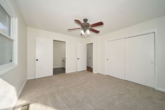 Building Photo - Spacious 3 Bedroom with Finished Basement ...
