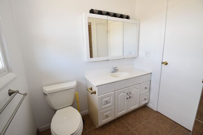 Building Photo - 2 bedroom home in Mishawaka