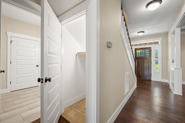 Building Photo - Spacious 4-Bedroom Dream Home – Perfect fo...