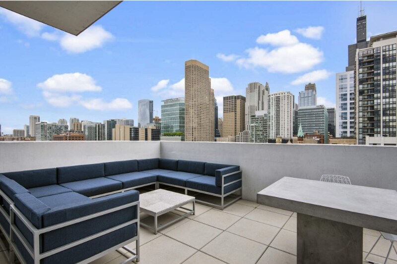 Building Photo - 221 S Halsted St