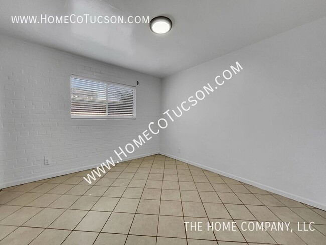 Building Photo - 720 W Alturas St