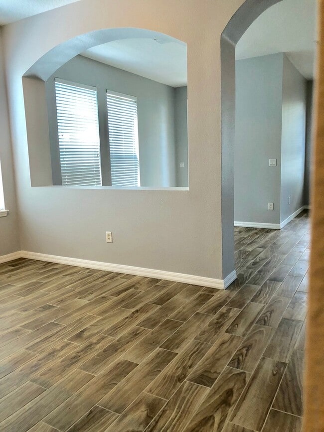 Building Photo - 10764 Garden Lily Dr