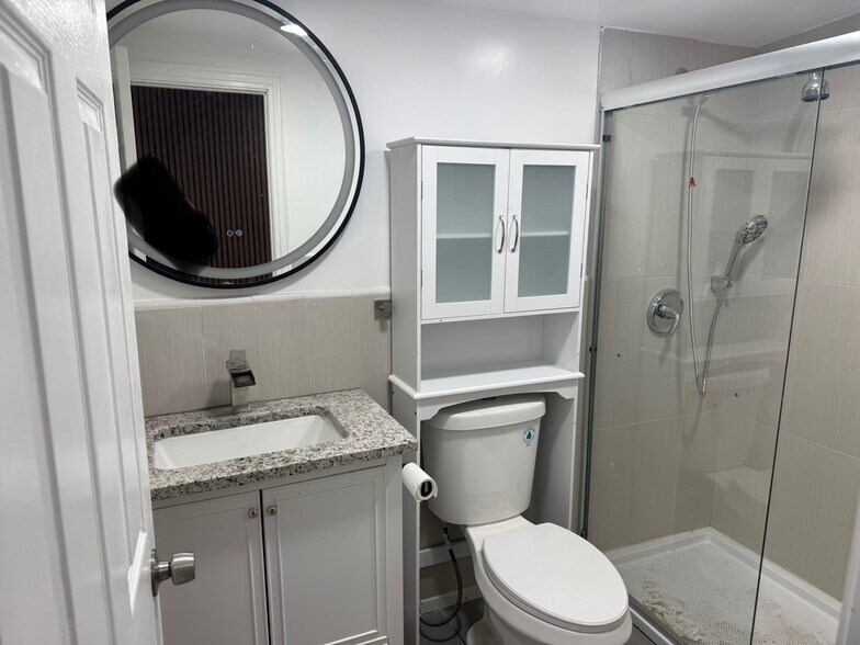 Building Photo - 961 Eastside Dr SE