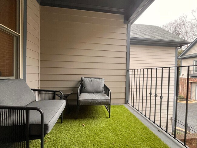 Building Photo - Townhome Available in North Main Community Downtown Greenville!