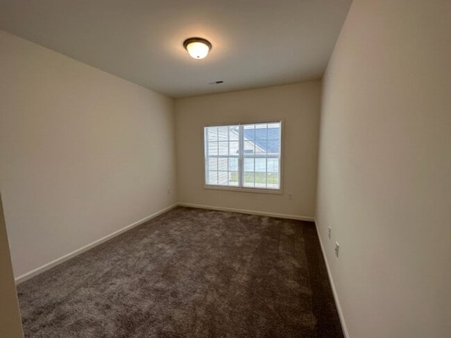 Building Photo - Townhouse / Whitsett