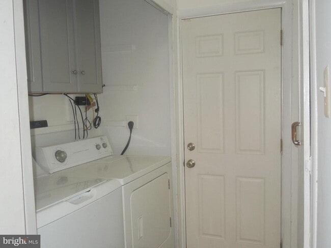Building Photo - 1738 Farmington Ct
