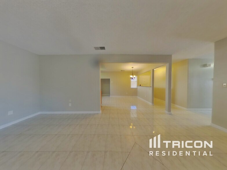 Building Photo - 405 Pirinen Ln