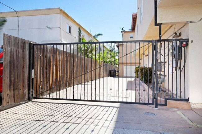 Building Photo - 3921 Oregon St