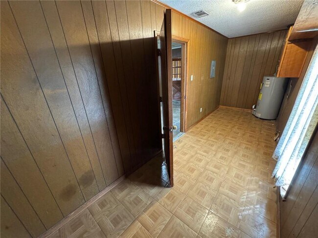 Building Photo - 24 Bethel Forest Dr S