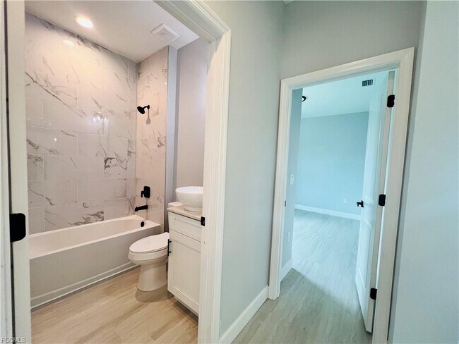 Building Photo - 2718 Helen Cir