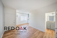 Building Photo - Charming One Bedroom with Lots of Natural ...