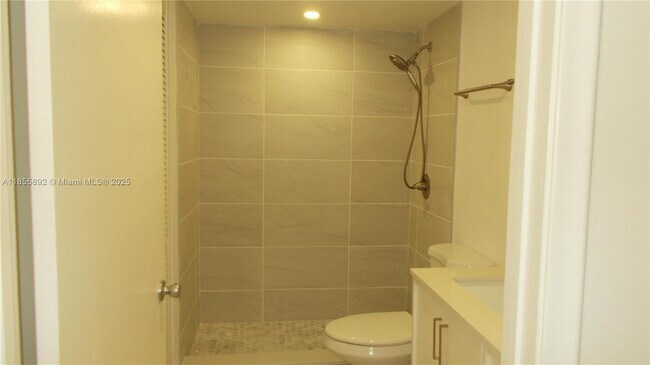 Building Photo - 1400 SW 124th Terrace