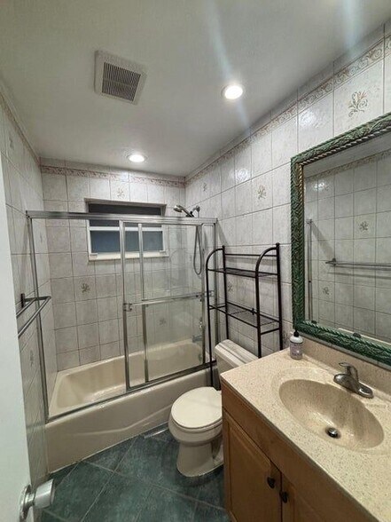 Building Photo - 117 SE 4th Ave