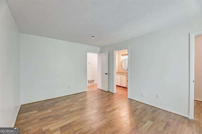 Building Photo - 529 Warm Springs Cir