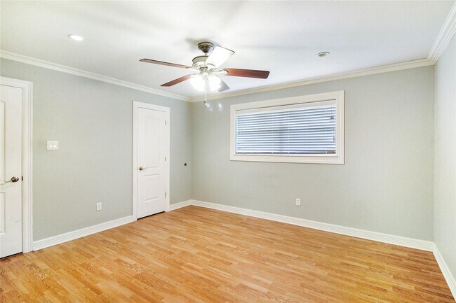 Building Photo - 1915 E Allegro St