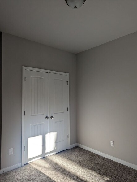 Building Photo - 385 Orchard Ln