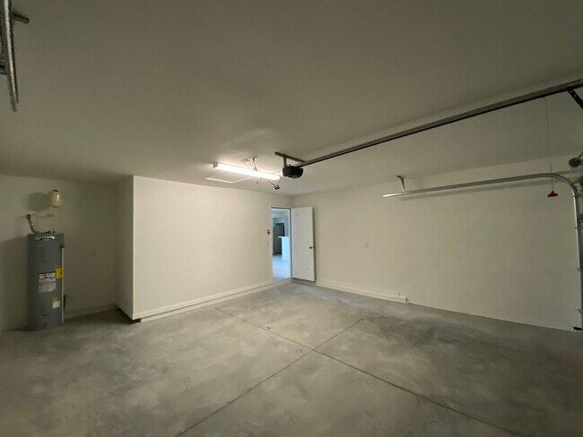 Building Photo - Custom Home - Desirable SW Ocala neighborh...