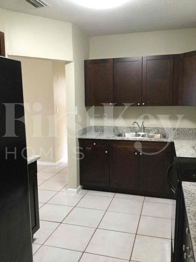 Building Photo - 1121 NW 23rd Terrace