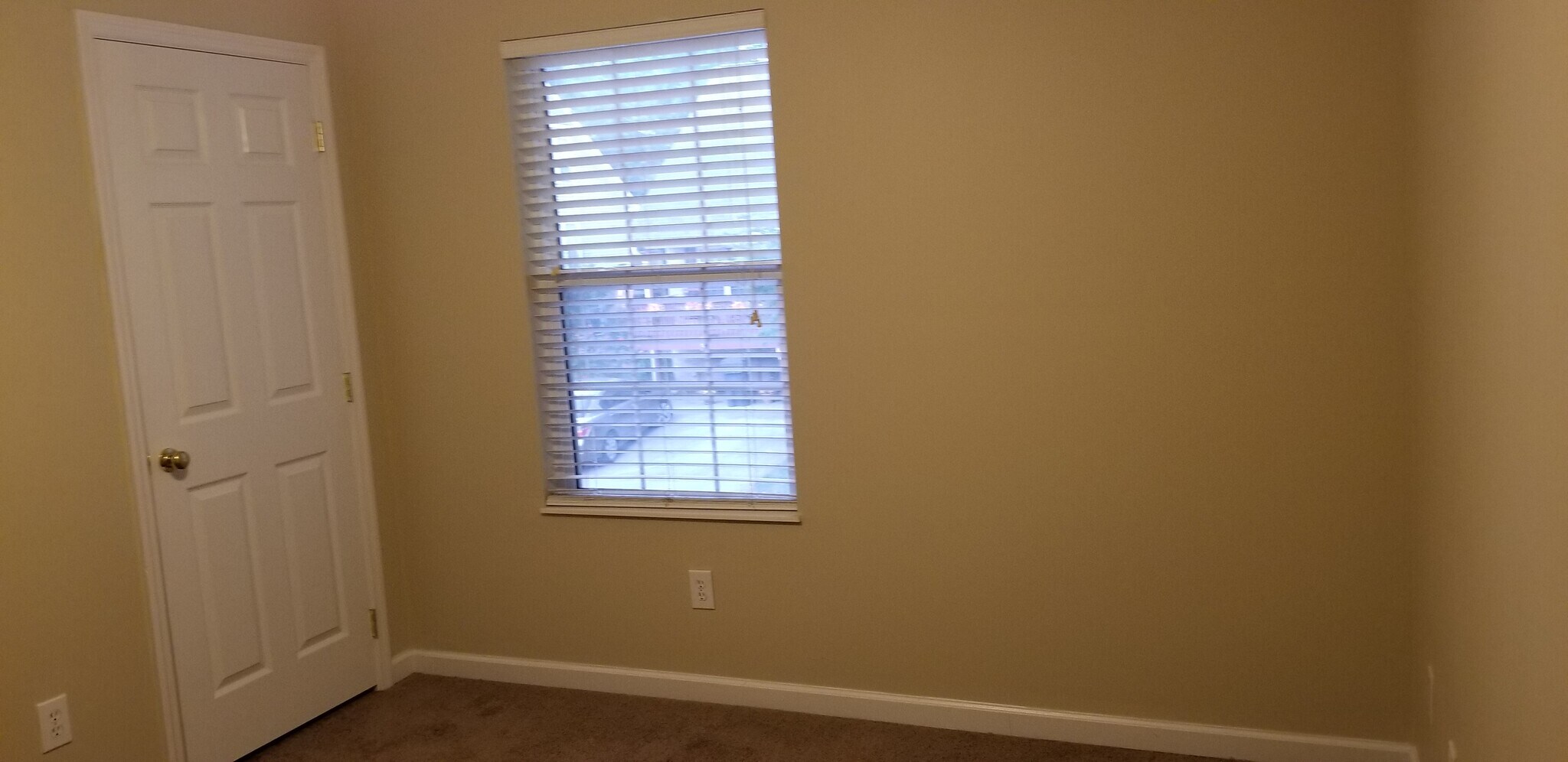 Building Photo - 821 Plantation Dr