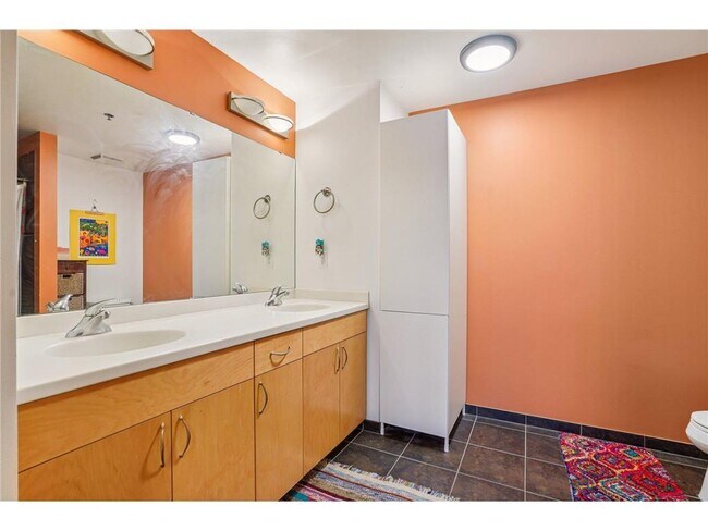 Building Photo - 401 N 2nd St