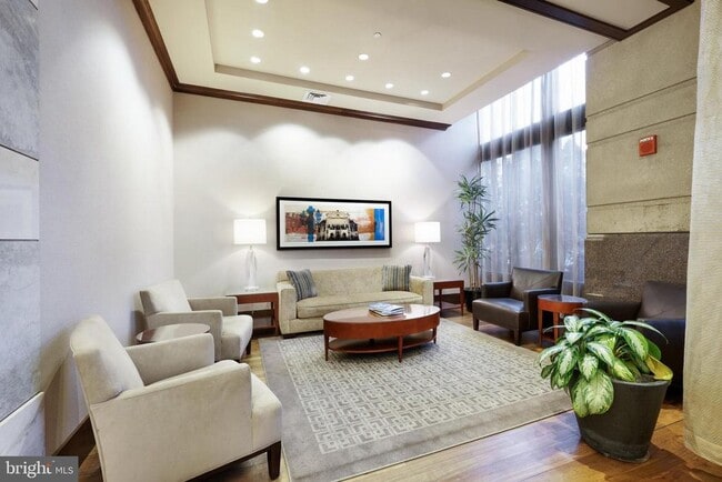 Building Photo - 400 S Broad St