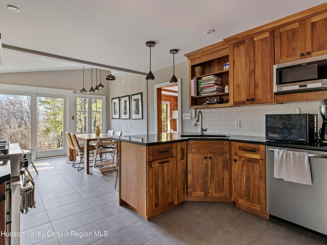 Building Photo - 20 Sherman Rd