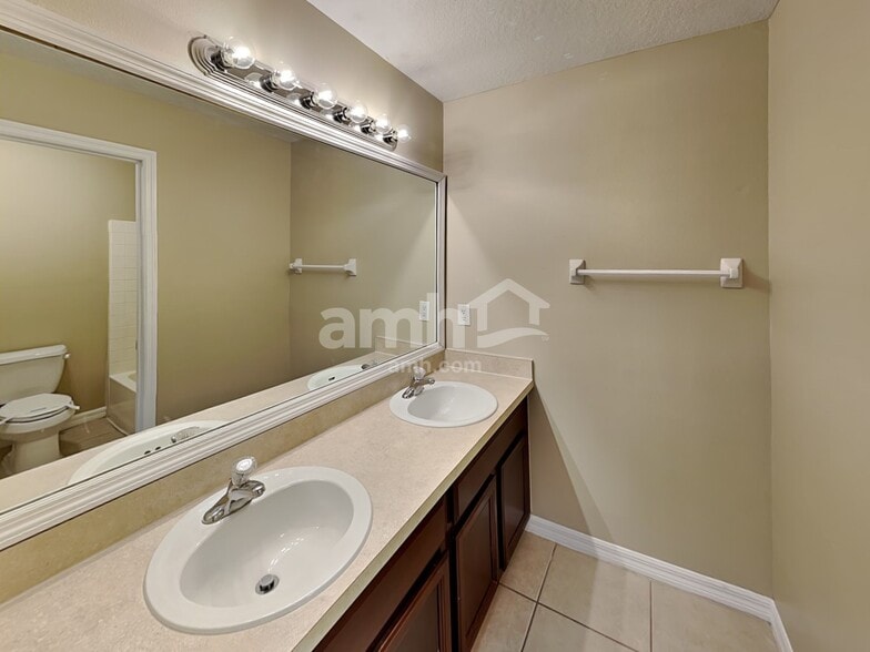 Building Photo - 366 Cabana View Way