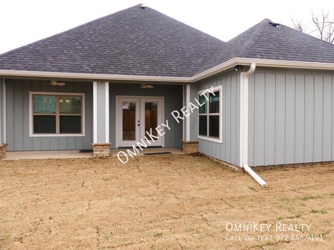 Building Photo - 201 Hilre Dr