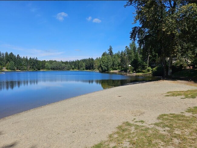 Building Photo - 13619 Sandy Point E NW