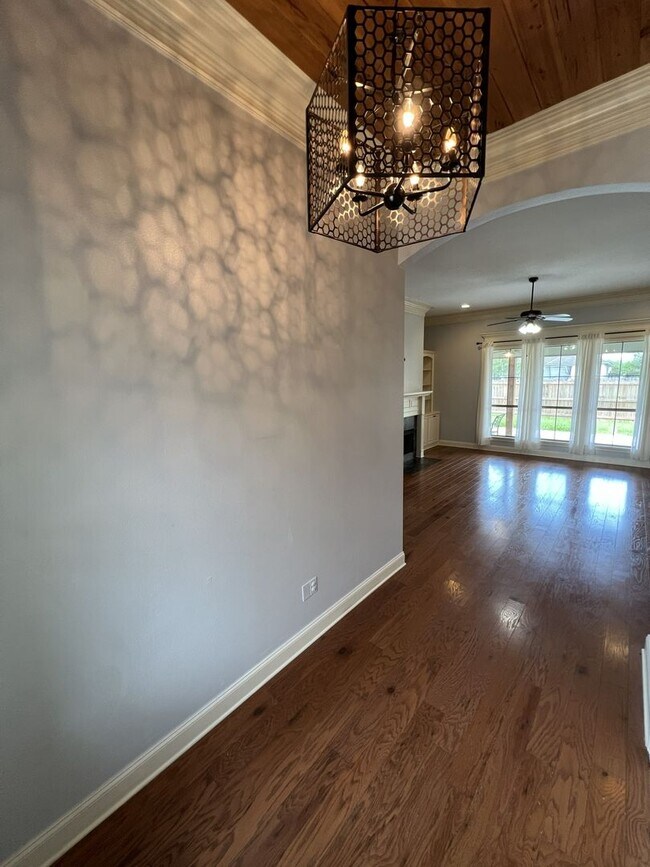 Building Photo - 7335 Oak View Dr.