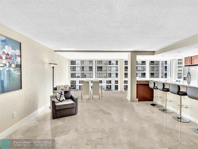 Building Photo - 3100 NE 49th St