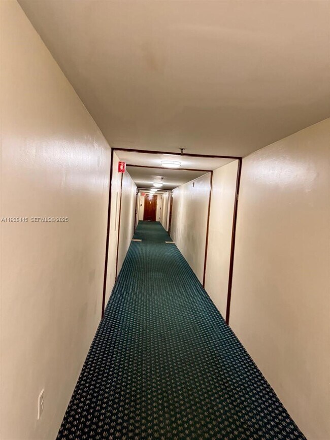 Building Photo - 671 NE 195th St